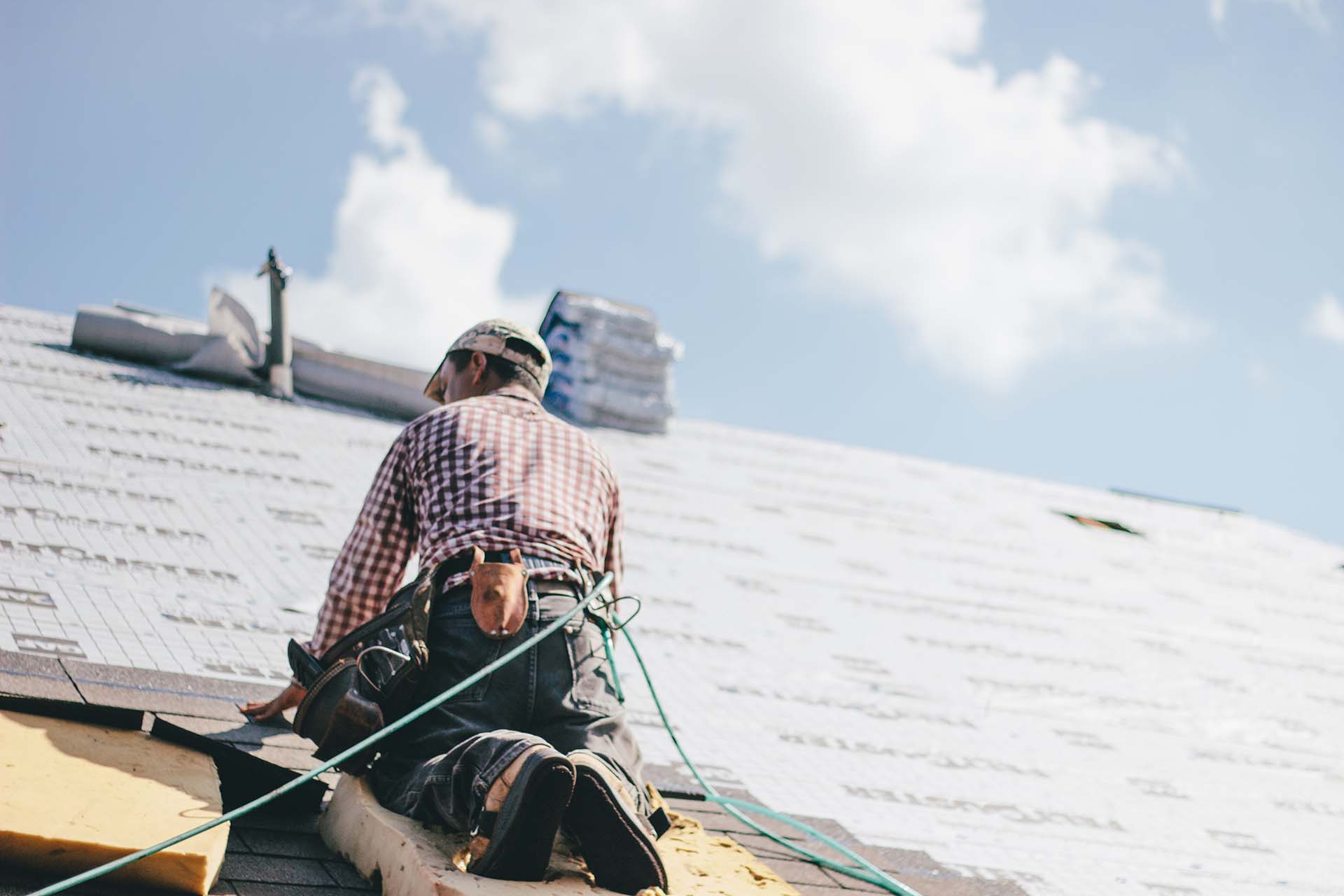 How do I choose a quality roofing contractor?