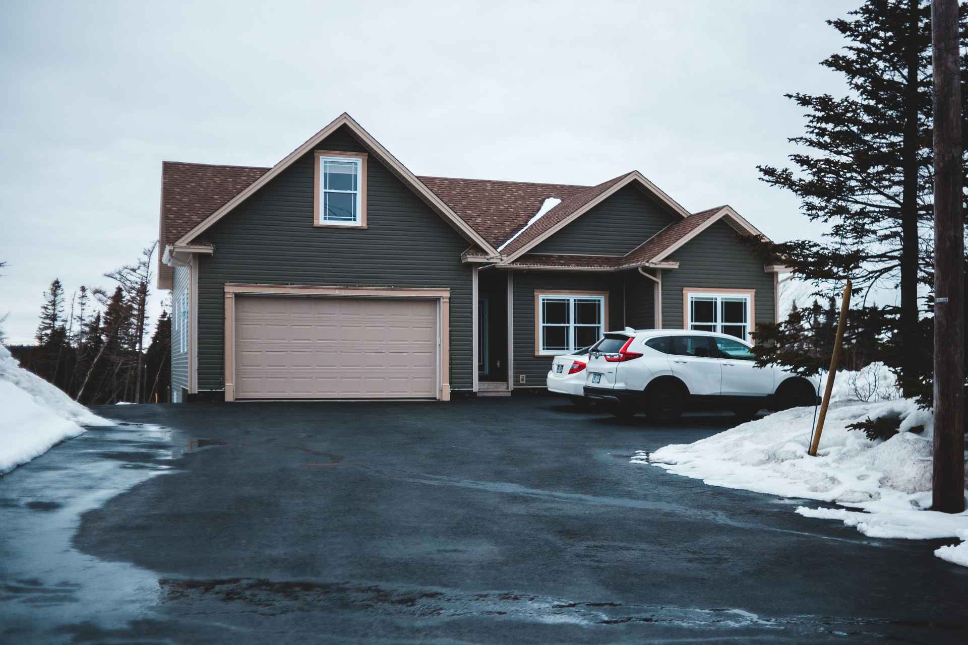 From Ridge to Roadway: Harmonizing Roof Colours and Asphalt Driveways for Maximum Curb Appeal From Ridge to Roadway: Harmonizing Roof Colours and Asphalt Driveways for Maximum Curb Appeal